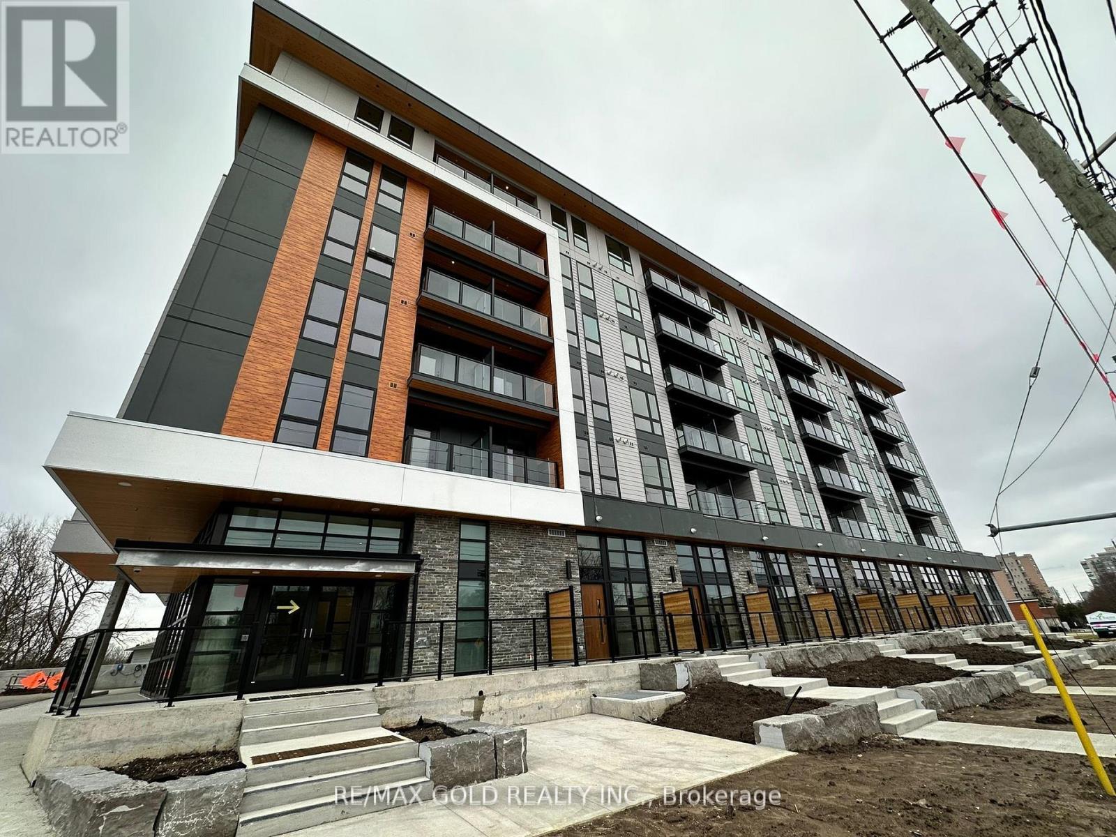 605 - 312 Erb Street W, Waterloo, Ontario  N2L 1W3 - Photo 2 - X13021196