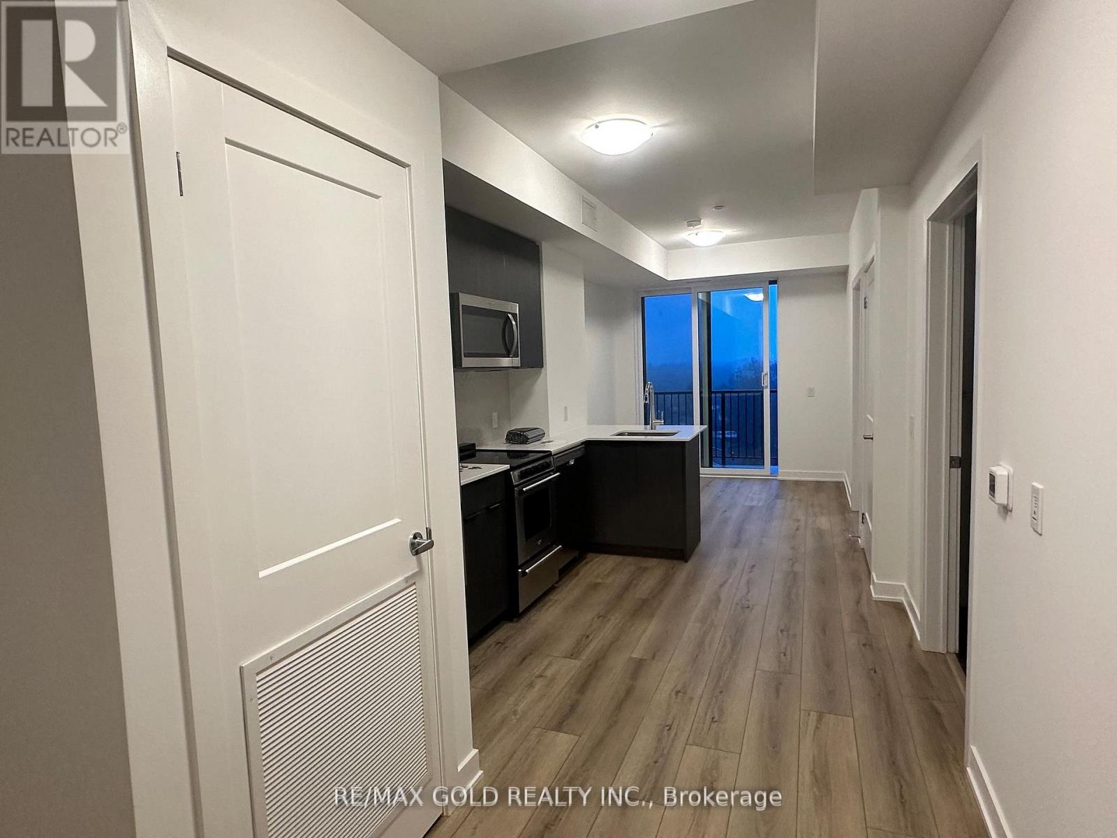 605 - 312 Erb Street W, Waterloo, Ontario  N2L 1W3 - Photo 3 - X13021196