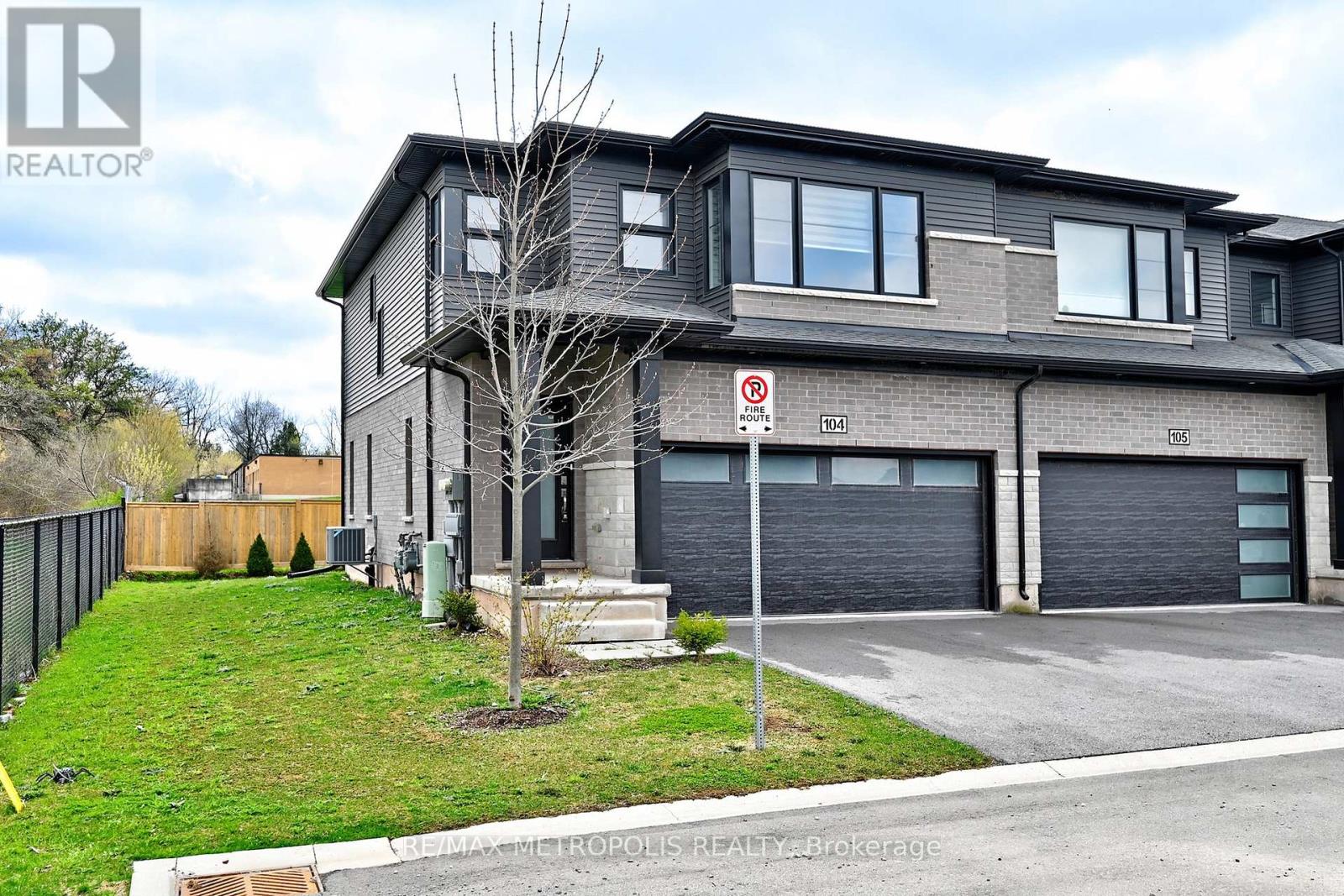 104 - 4552 Portage Road, Niagara Falls, Ontario  L2E 6A8 - Photo 2 - X13021284