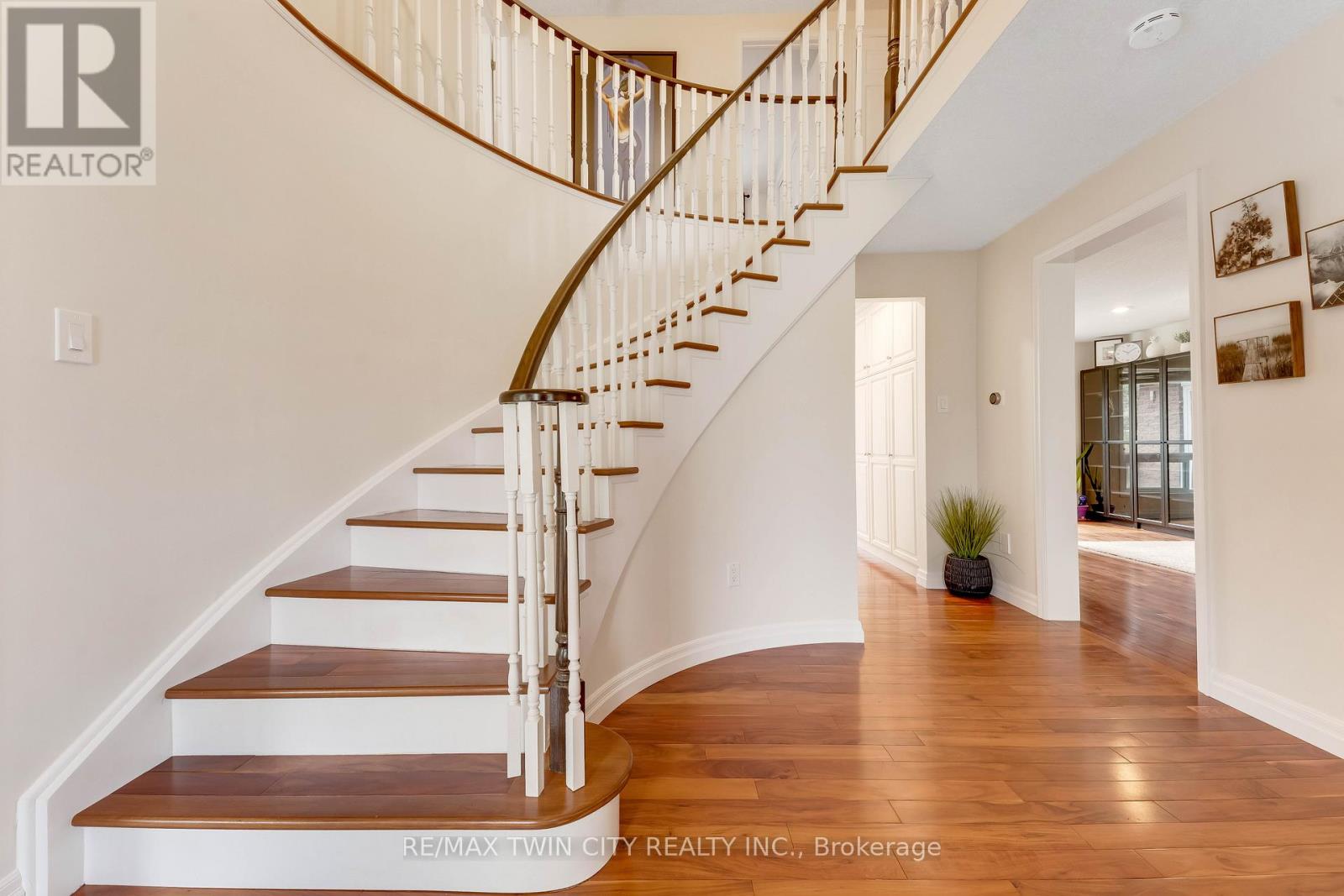 109 Ashberry Place, Waterloo, Ontario  N2T 1G8 - Photo 3 - X13021402