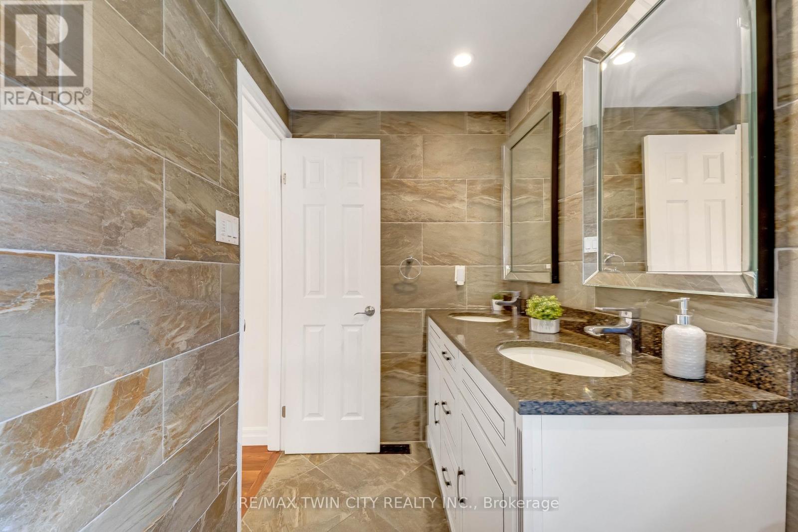 109 Ashberry Place, Waterloo, Ontario  N2T 1G8 - Photo 31 - X13021402