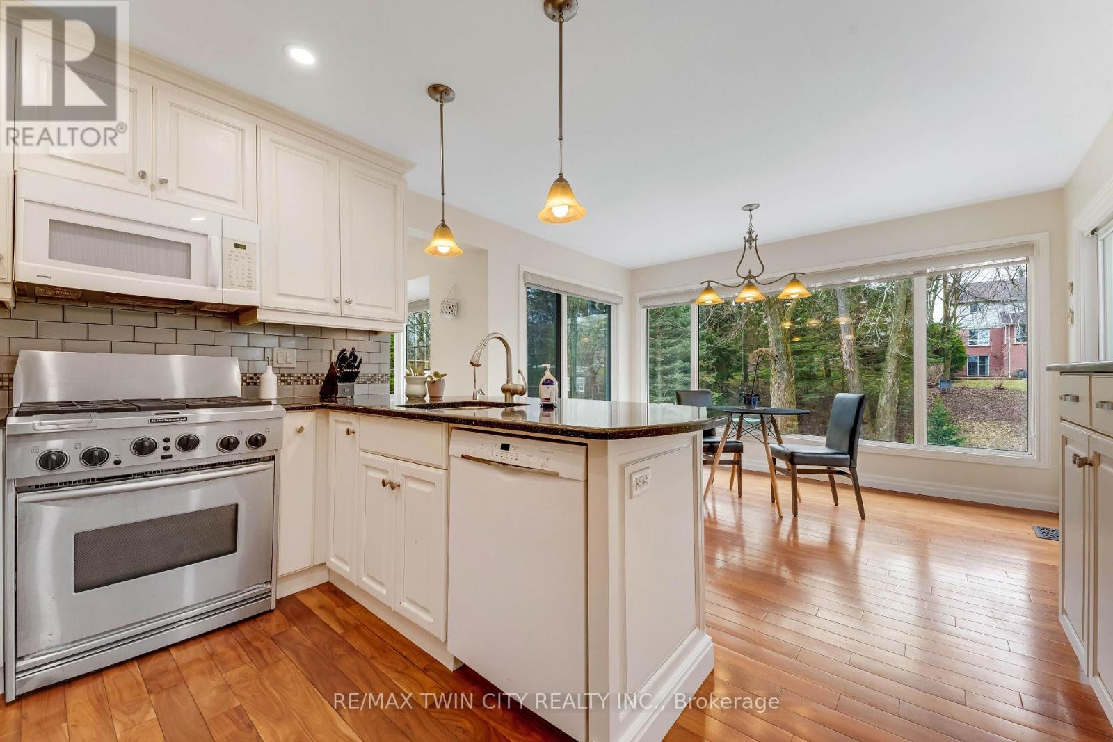 109 Ashberry Place, Waterloo, Ontario  N2T 1G8 - Photo 4 - X13021402