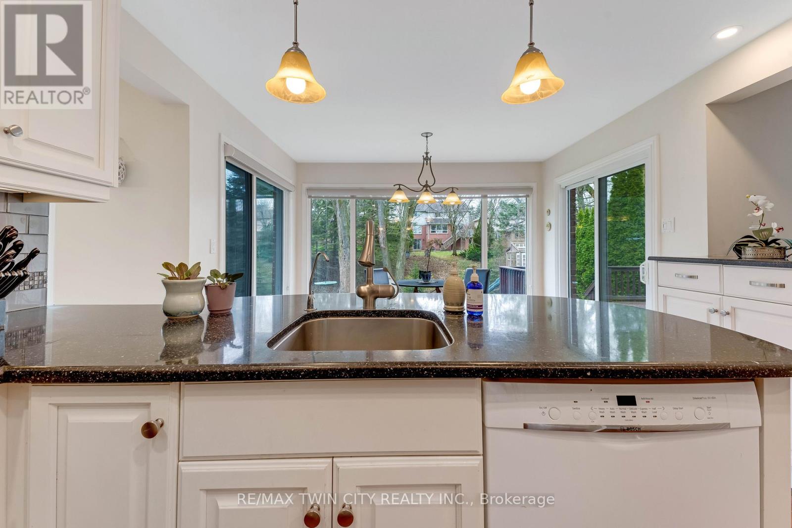 109 Ashberry Place, Waterloo, Ontario  N2T 1G8 - Photo 6 - X13021402