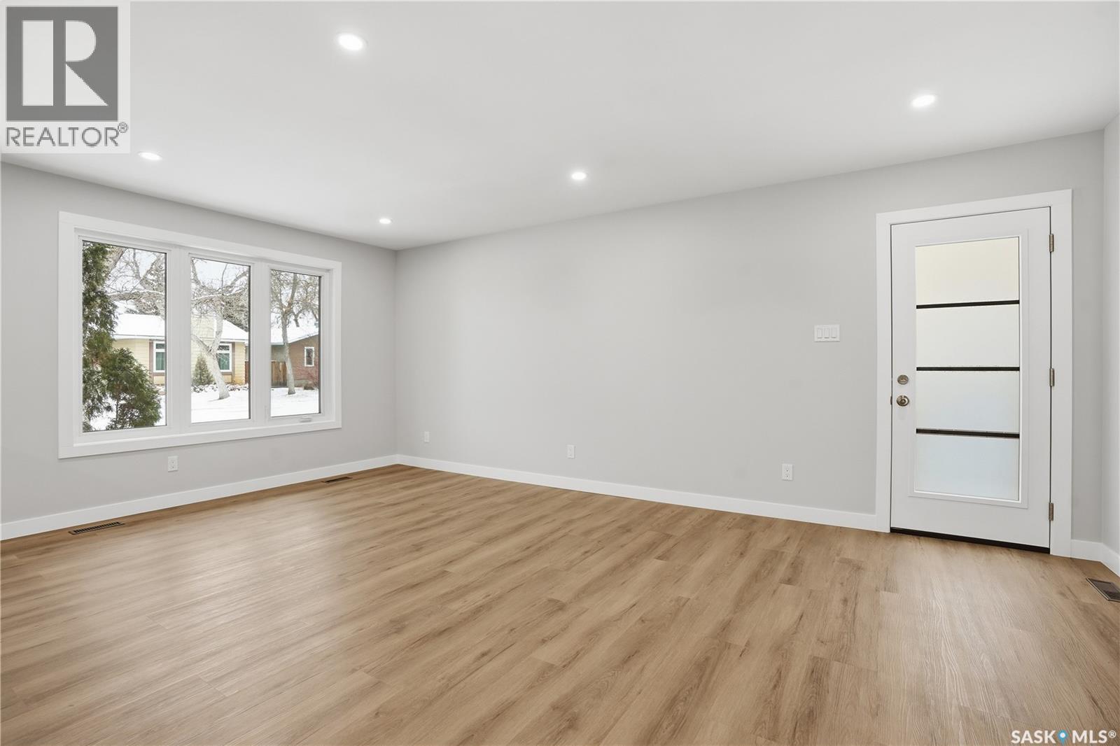 31 Newstead Avenue, Regina, Saskatchewan  S4X 1H1 - Photo 2 - SK033422