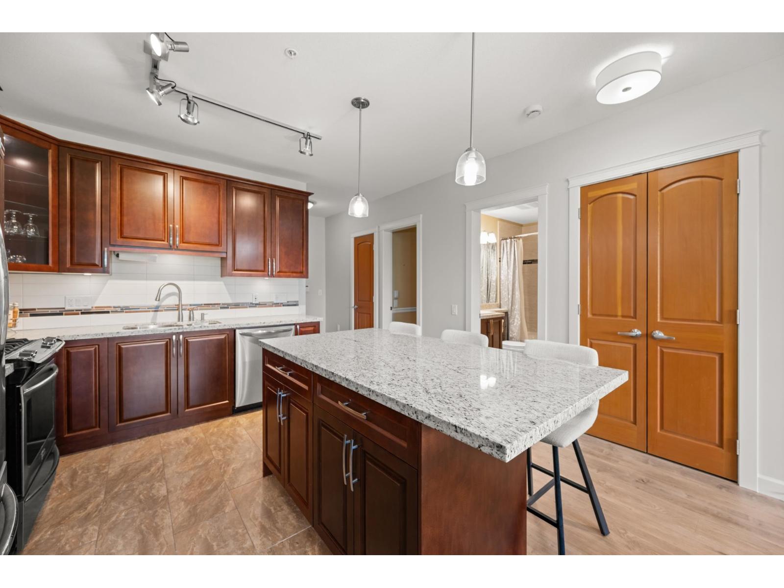 327 8157 207 Street, Langley, British Columbia  V2Y 0V3 - Photo 9 - R3113433