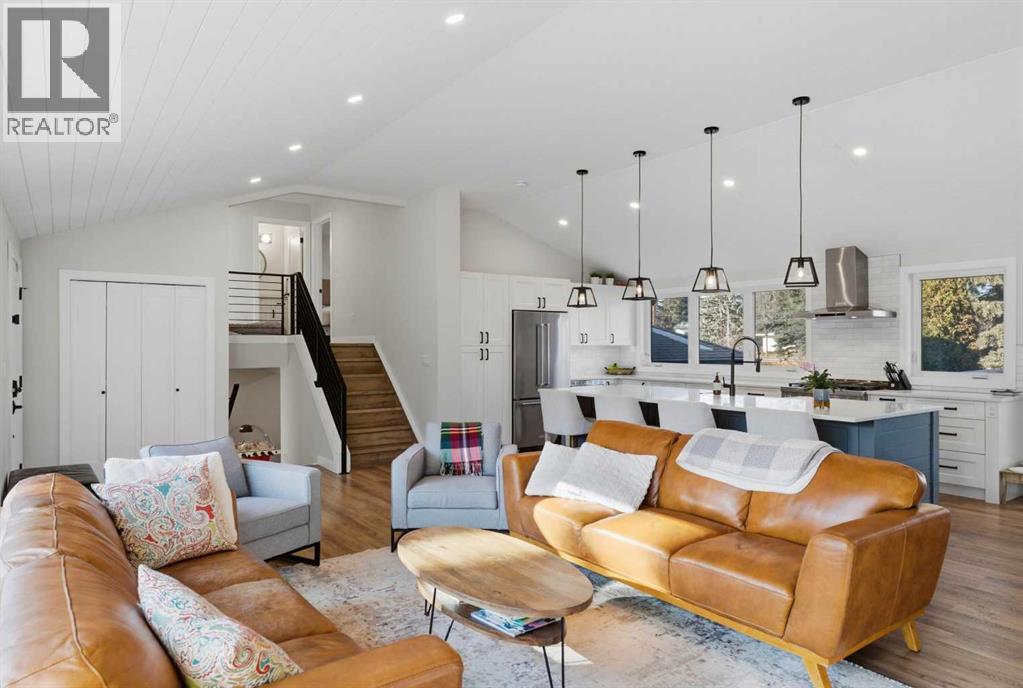 6725 Livingstone Drive SW, Calgary, Alberta  T3E 6J2 - Photo 11 - A2286743