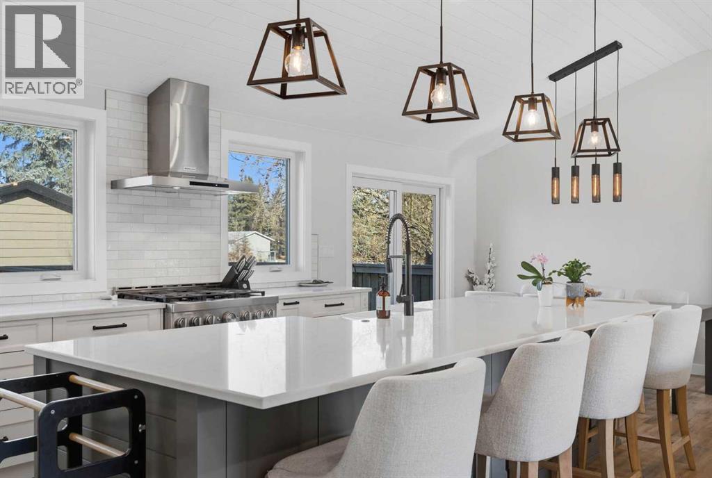 6725 Livingstone Drive SW, Calgary, Alberta  T3E 6J2 - Photo 13 - A2286743