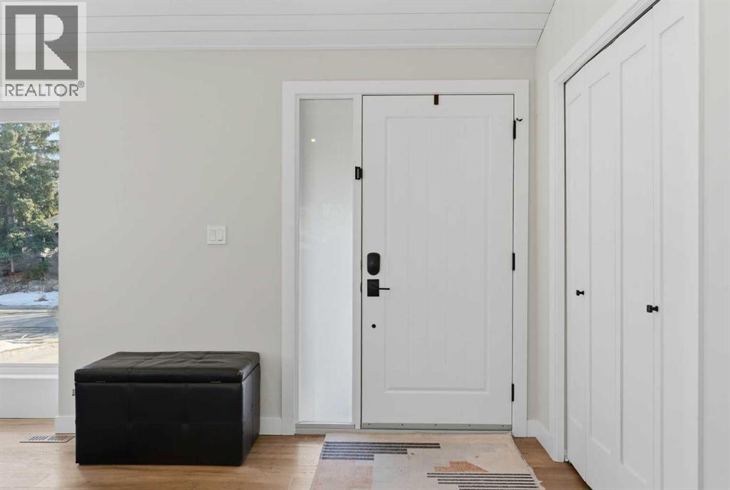 6725 Livingstone Drive SW, Calgary, Alberta  T3E 6J2 - Photo 6 - A2286743