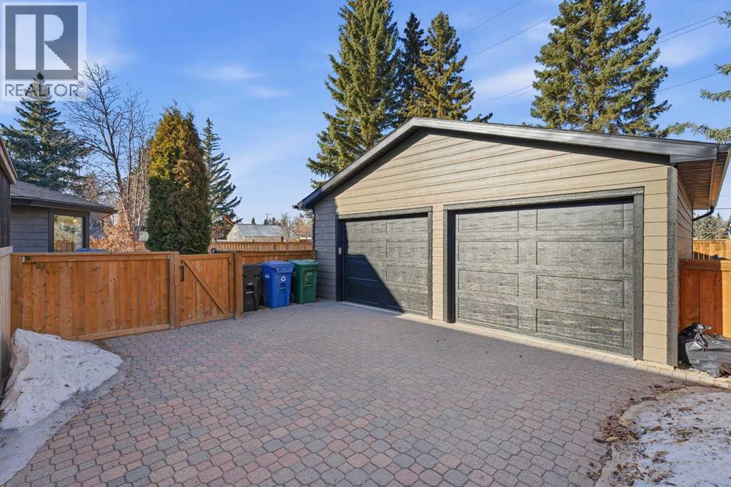 6725 Livingstone Drive SW, Calgary, Alberta  T3E 6J2 - Photo 44 - A2286743