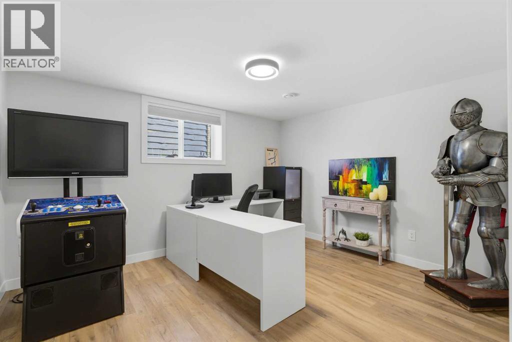 6725 Livingstone Drive SW, Calgary, Alberta  T3E 6J2 - Photo 34 - A2286743