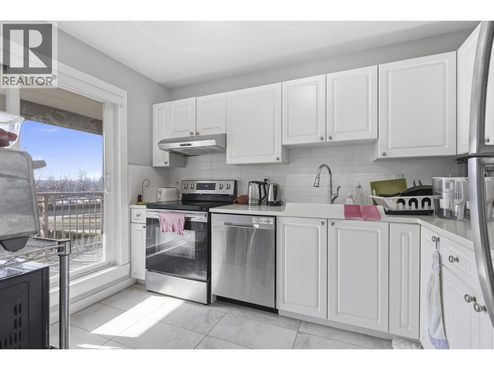 303 1310 Cariboo Street, New Westminster, British Columbia  V3M 1X2 - Photo 6 - R3111344