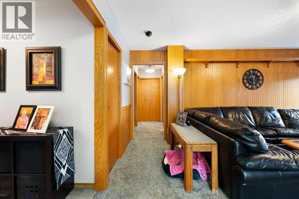 12 Thornwood Place NW, Calgary, Alberta  T2K 5N2 - Photo 11 - A2302065