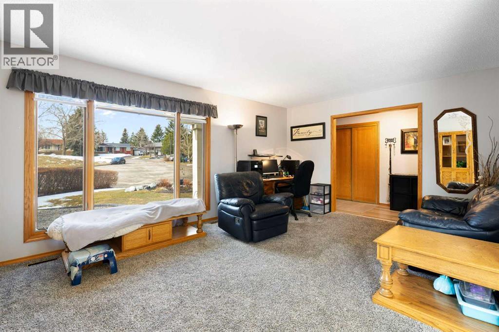 12 Thornwood Place NW, Calgary, Alberta  T2K 5N2 - Photo 6 - A2302065