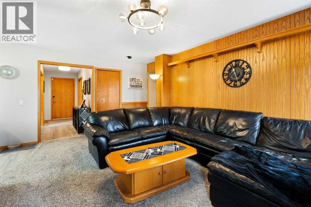 12 Thornwood Place NW, Calgary, Alberta  T2K 5N2 - Photo 10 - A2302065