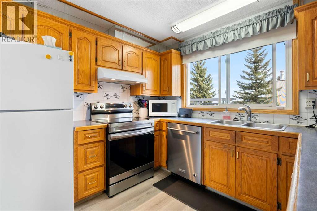 12 Thornwood Place NW, Calgary, Alberta  T2K 5N2 - Photo 7 - A2302065