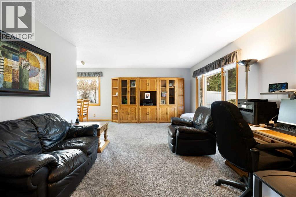 12 Thornwood Place NW, Calgary, Alberta  T2K 5N2 - Photo 3 - A2302065