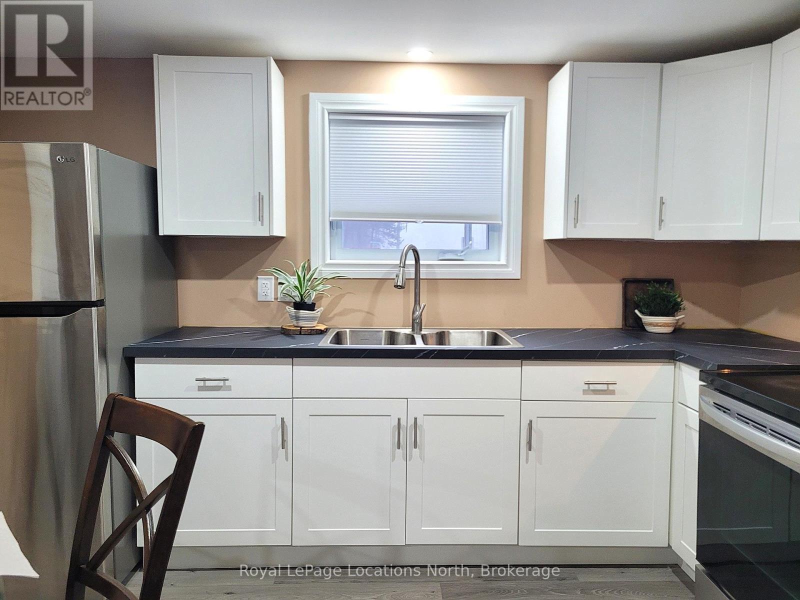 2045 River Road W, Wasaga Beach, Ontario  L9Z 2W1 - Photo 10 - S13010582