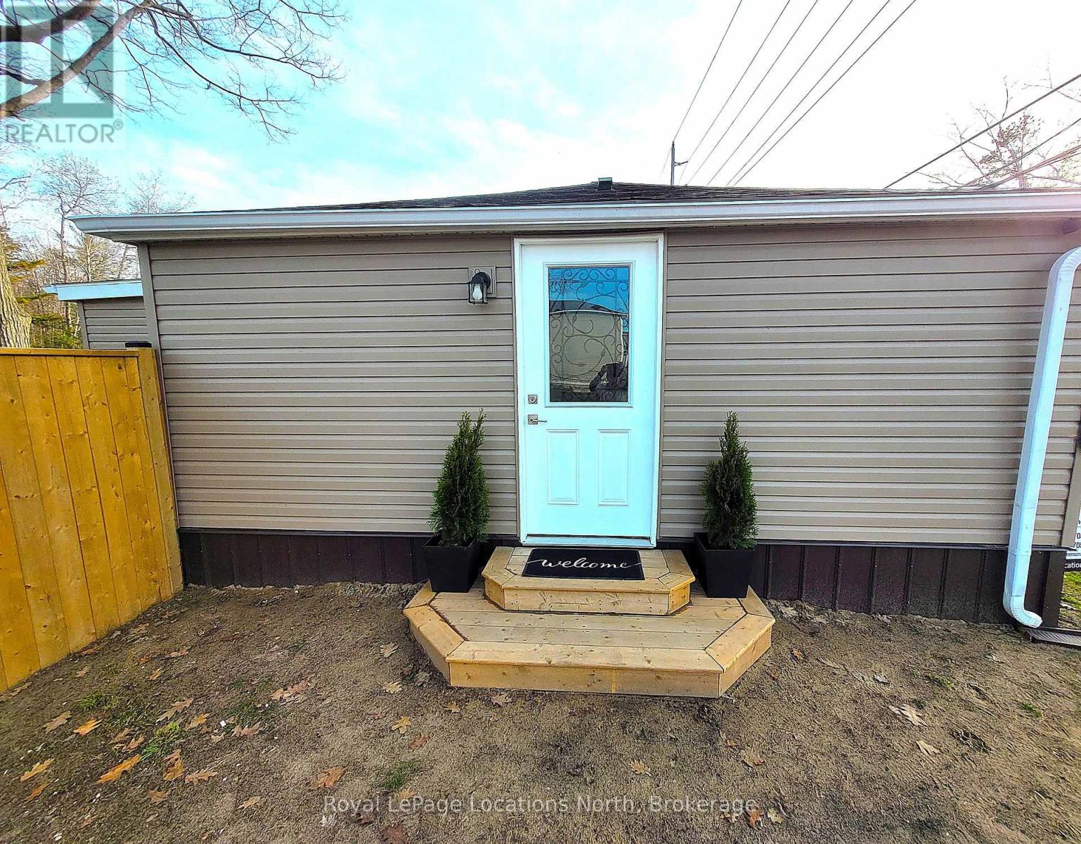 2045 River Road W, Wasaga Beach, Ontario  L9Z 2W1 - Photo 2 - S13010582