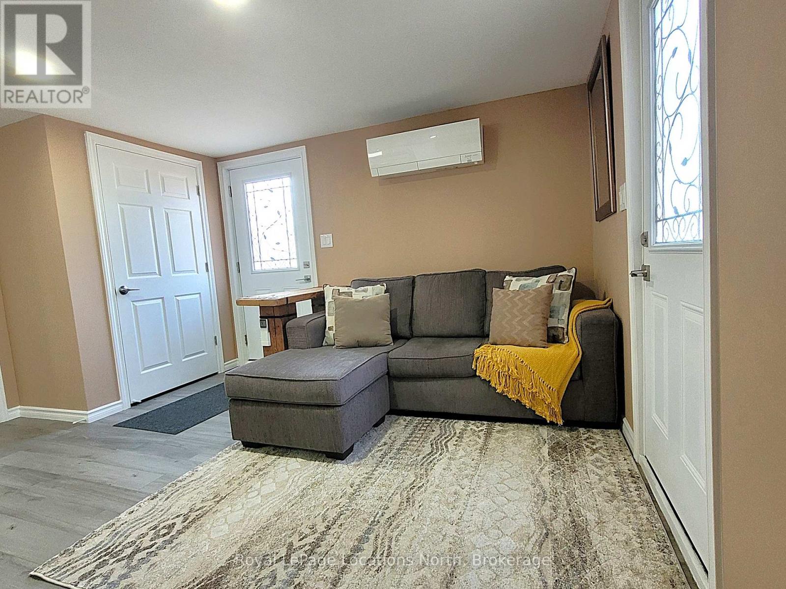 2045 River Road W, Wasaga Beach, Ontario  L9Z 2W1 - Photo 5 - S13010582