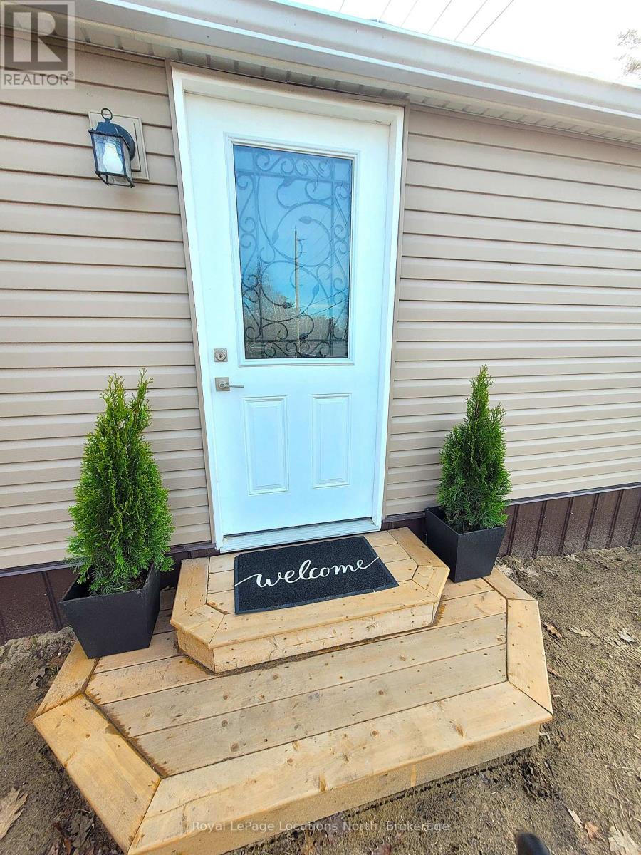 2045 River Road W, Wasaga Beach, Ontario  L9Z 2W1 - Photo 3 - S13010582