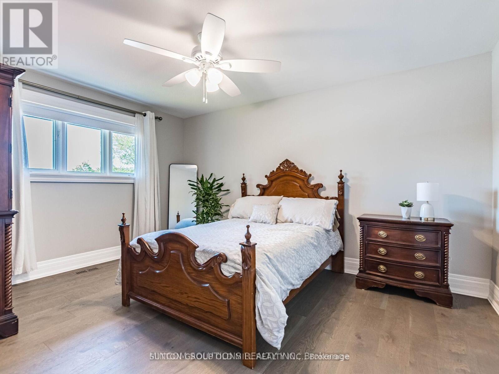 37 Suburban Drive, Mississauga, Ontario  L5N 1G8 - Photo 19 - W12945772