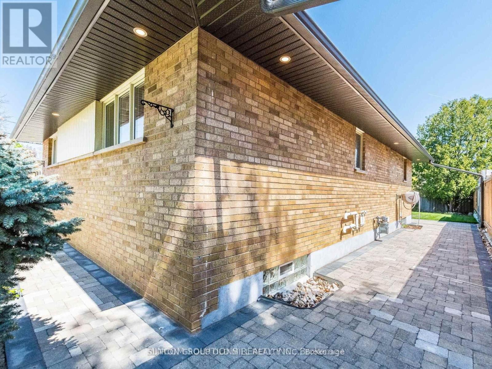 37 Suburban Drive, Mississauga, Ontario  L5N 1G8 - Photo 43 - W12945772