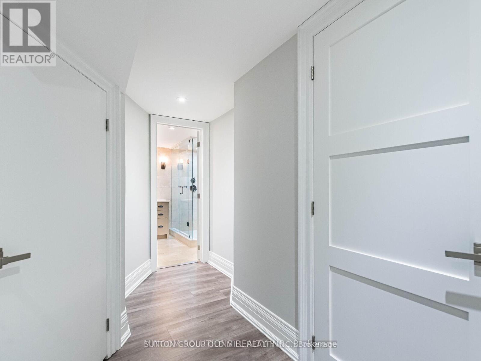 37 Suburban Drive, Mississauga, Ontario  L5N 1G8 - Photo 32 - W12945772