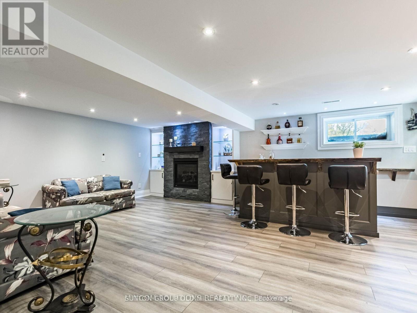 37 Suburban Drive, Mississauga, Ontario  L5N 1G8 - Photo 24 - W12945772