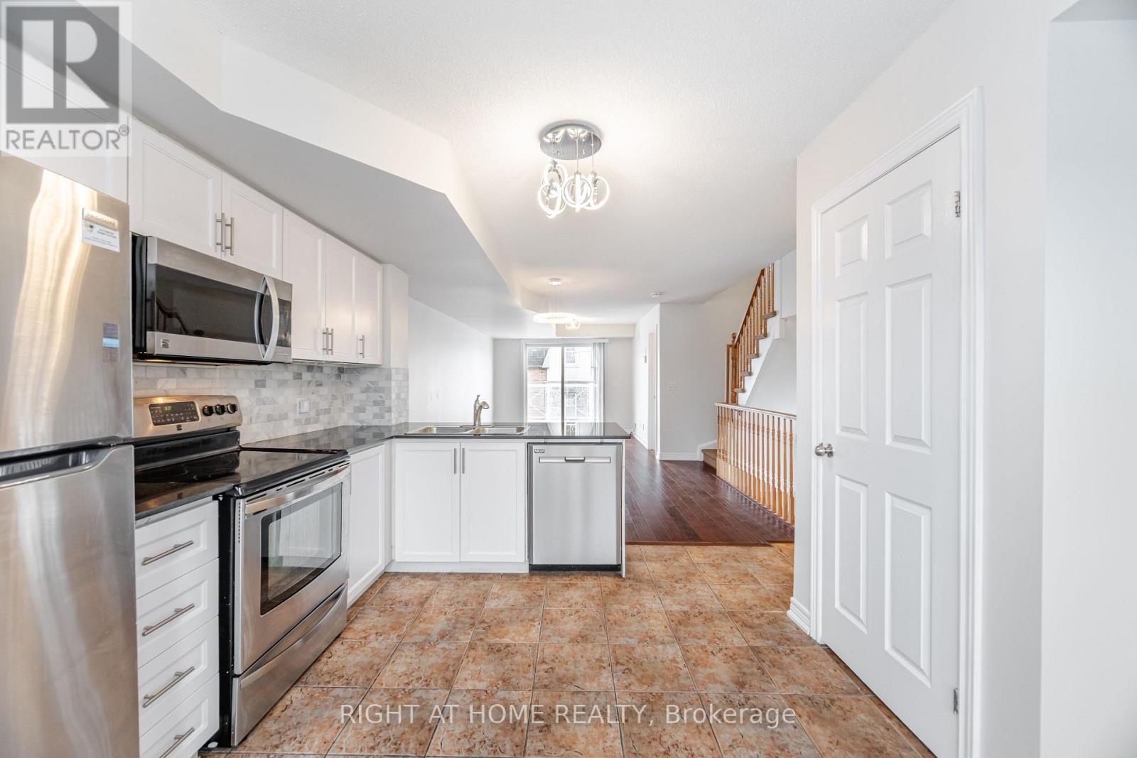 18 - 1380 Costigan Road, Milton, Ontario  L9T 8L2 - Photo 7 - W12994406