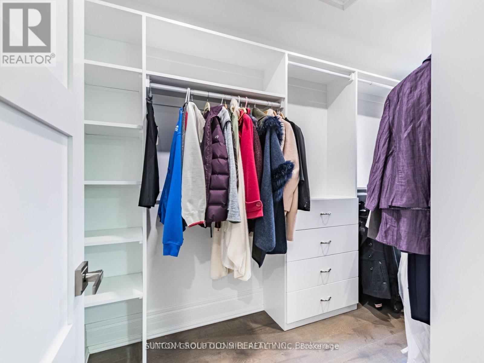 37 Suburban Drive, Mississauga, Ontario  L5N 1G8 - Photo 17 - W12945772