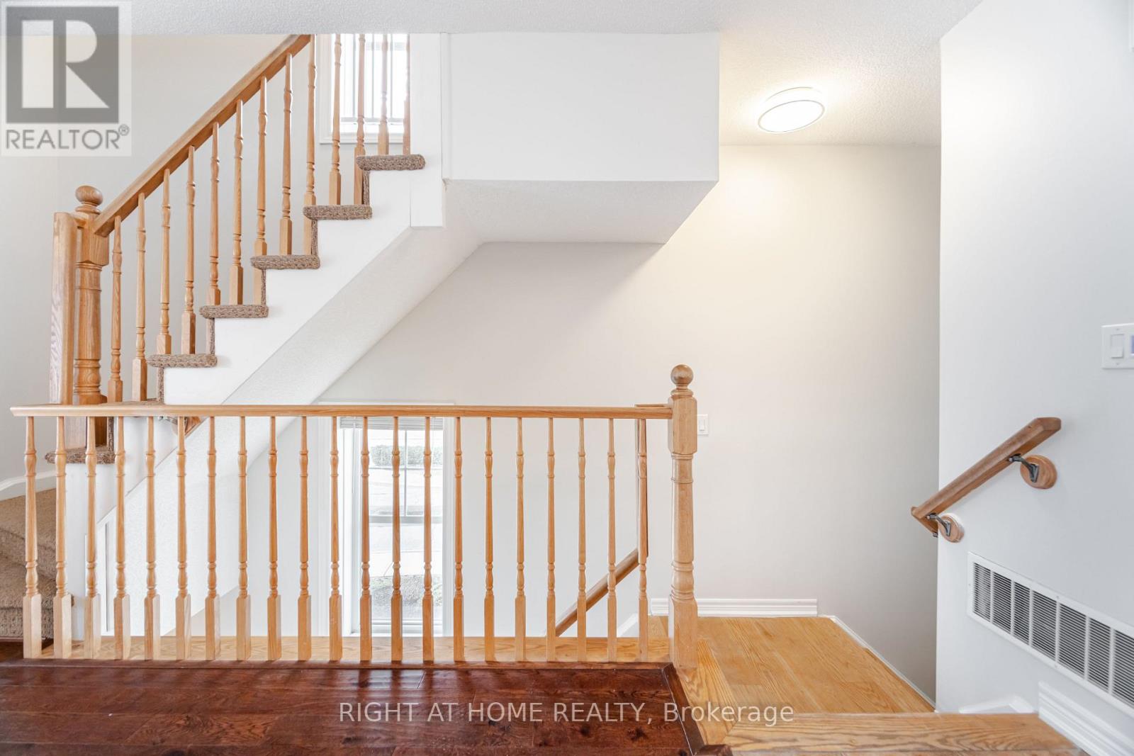 18 - 1380 Costigan Road, Milton, Ontario  L9T 8L2 - Photo 3 - W12994406