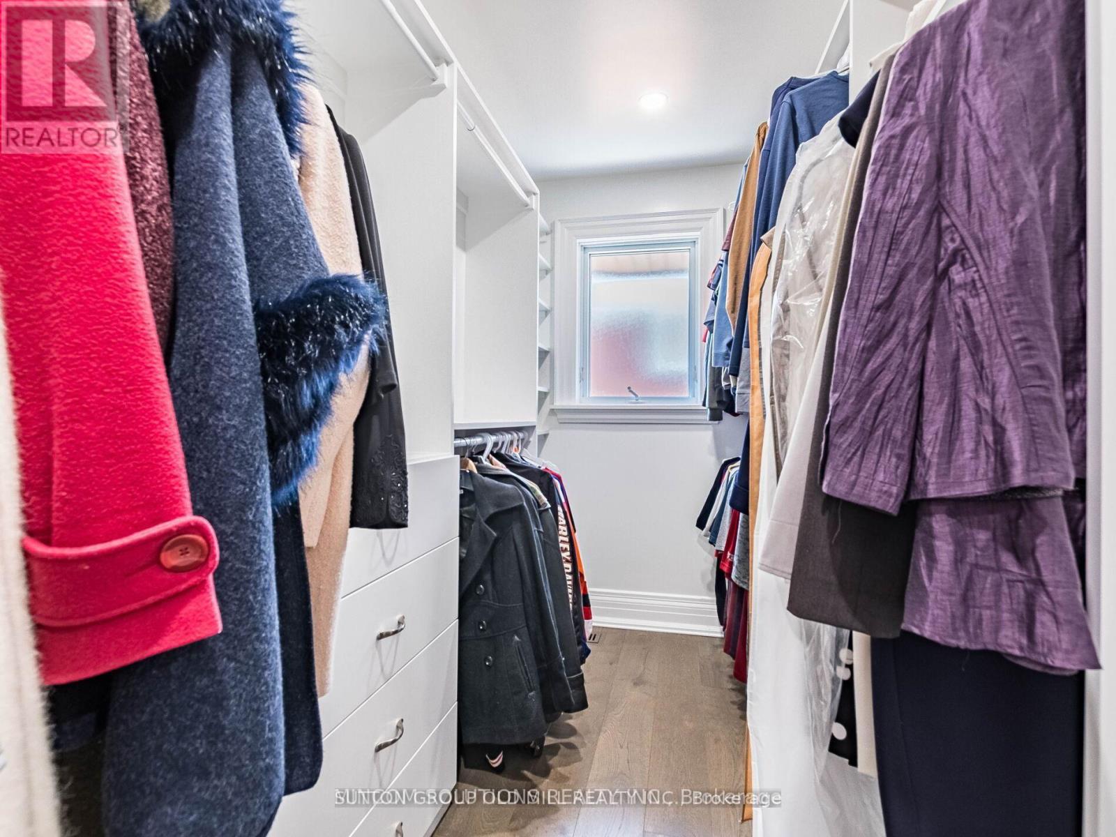 37 Suburban Drive, Mississauga, Ontario  L5N 1G8 - Photo 18 - W12945772