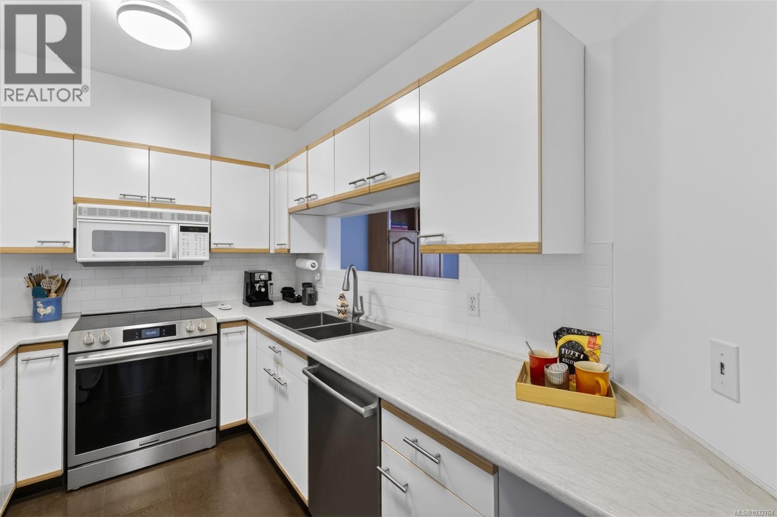 618 50 Songhees Rd, Victoria, British Columbia  V9A 7J4 - Photo 11 - 1032764