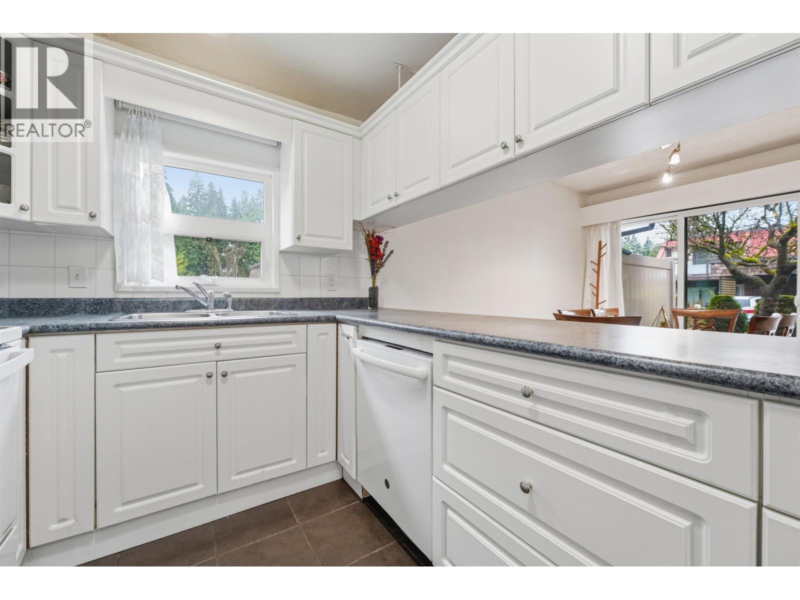 4290 Bridgewater Crescent, Burnaby, British Columbia  V3N 4M7 - Photo 11 - R3113411