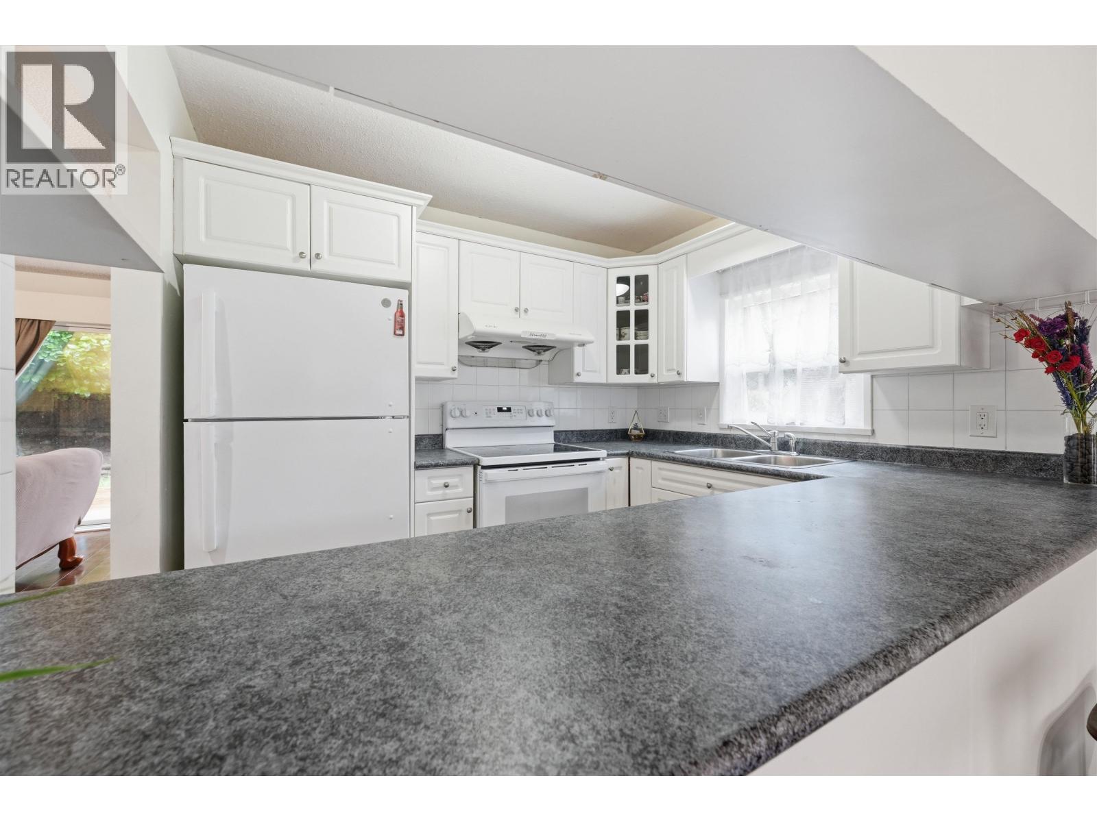 4290 Bridgewater Crescent, Burnaby, British Columbia  V3N 4M7 - Photo 8 - R3113411