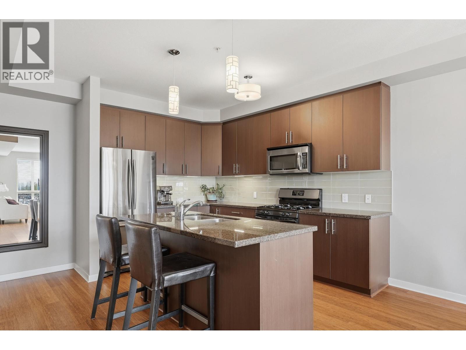 210 6077 London Road, Richmond, British Columbia  V7E 0A7 - Photo 2 - R3113452