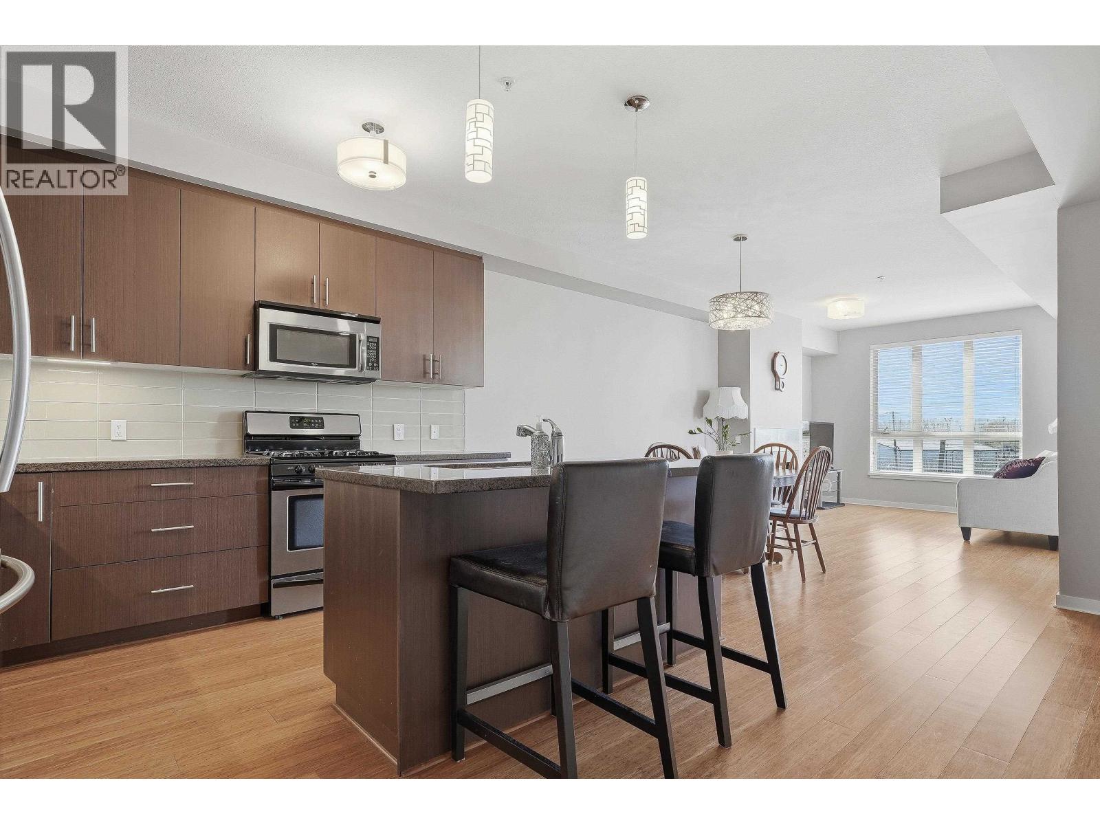 210 6077 London Road, Richmond, British Columbia  V7E 0A7 - Photo 3 - R3113452