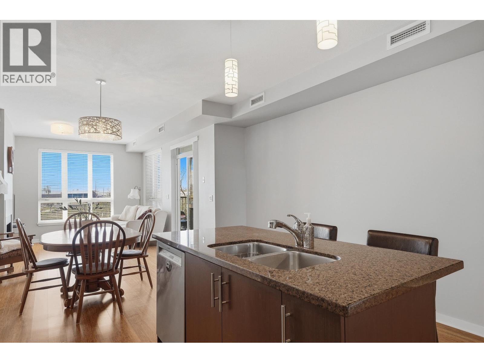 210 6077 London Road, Richmond, British Columbia  V7E 0A7 - Photo 5 - R3113452