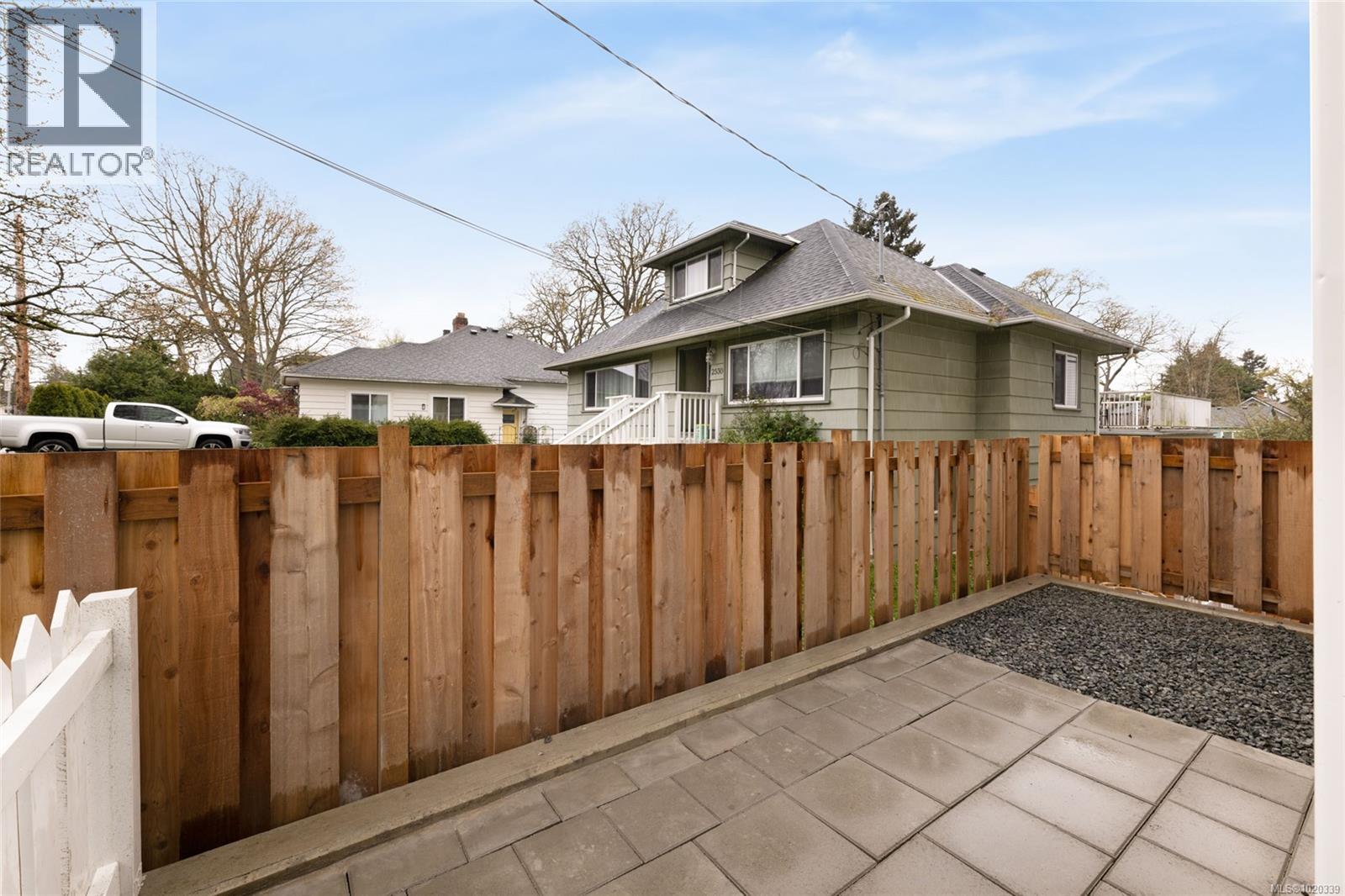 8 2536 Shelbourne St, Victoria, British Columbia  V8R 4L5 - Photo 18 - 1020339