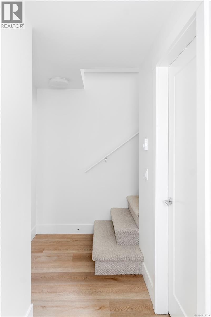 8 2536 Shelbourne St, Victoria, British Columbia  V8R 4L5 - Photo 7 - 1020339