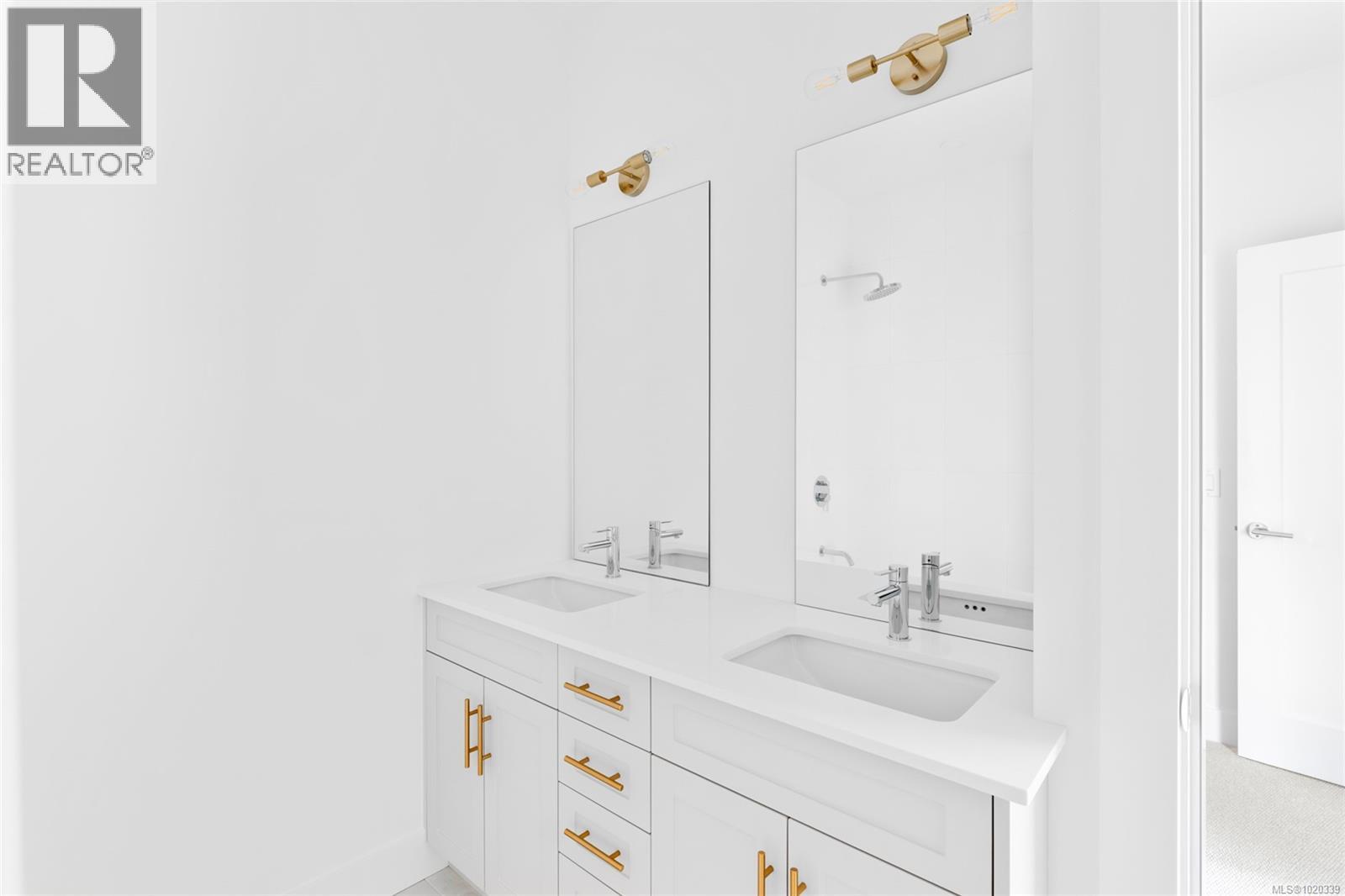 8 2536 Shelbourne St, Victoria, British Columbia  V8R 4L5 - Photo 14 - 1020339