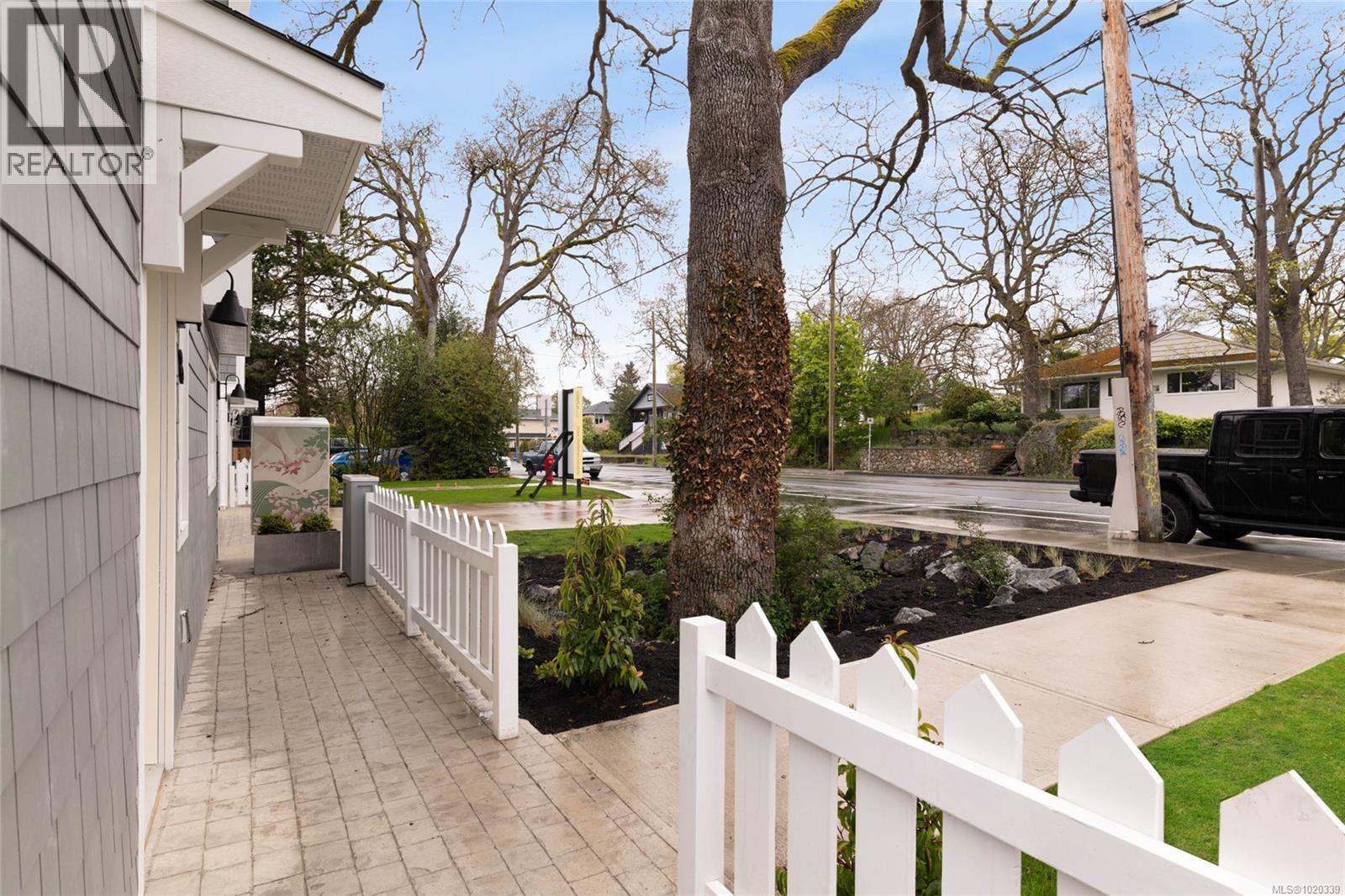 8 2536 Shelbourne St, Victoria, British Columbia  V8R 4L5 - Photo 20 - 1020339