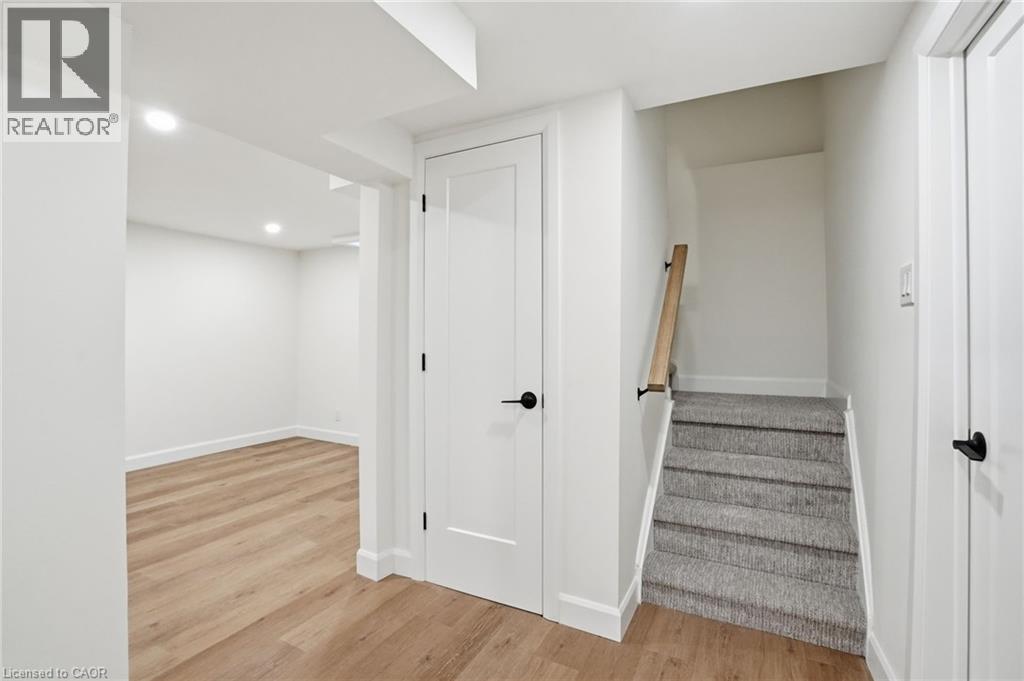 8 Chudleigh Street, Waterdown, Ontario  L9H 7E4 - Photo 31 - 40822531