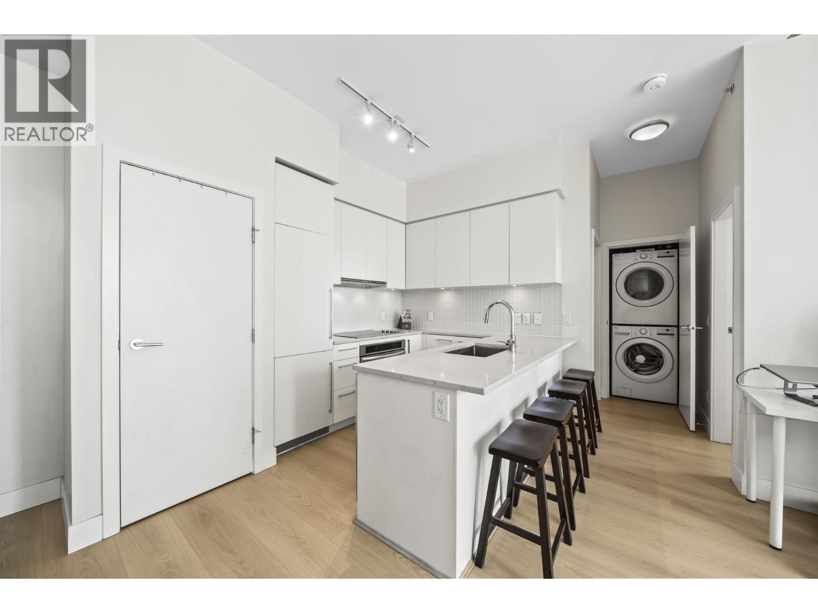 601 668 Columbia Street, New Westminster, British Columbia  V3M 1A9 - Photo 3 - R3113298