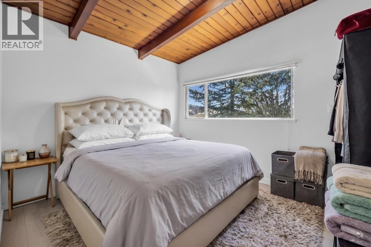 7750 15th Avenue, Burnaby, British Columbia  V3N 1W5 - Photo 10 - R3113397