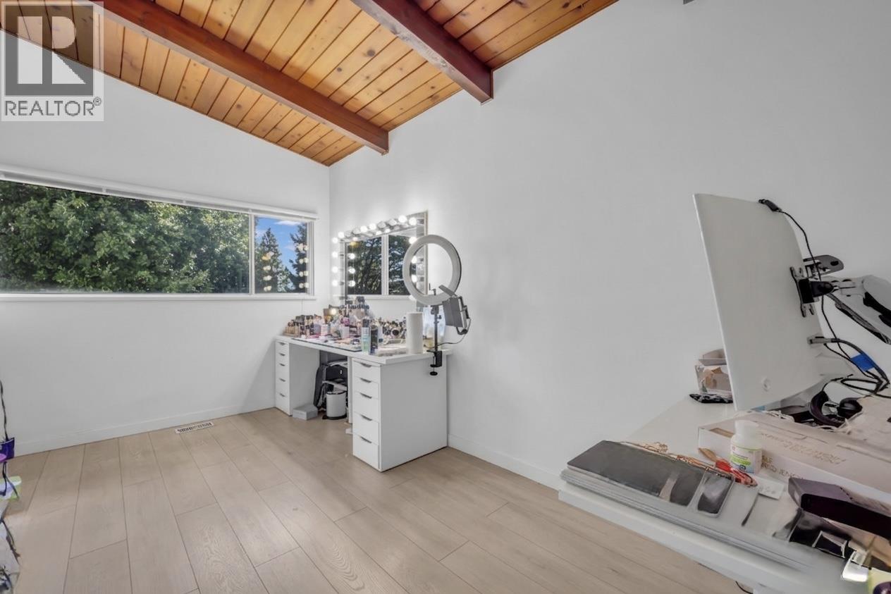 7750 15th Avenue, Burnaby, British Columbia  V3N 1W5 - Photo 12 - R3113397