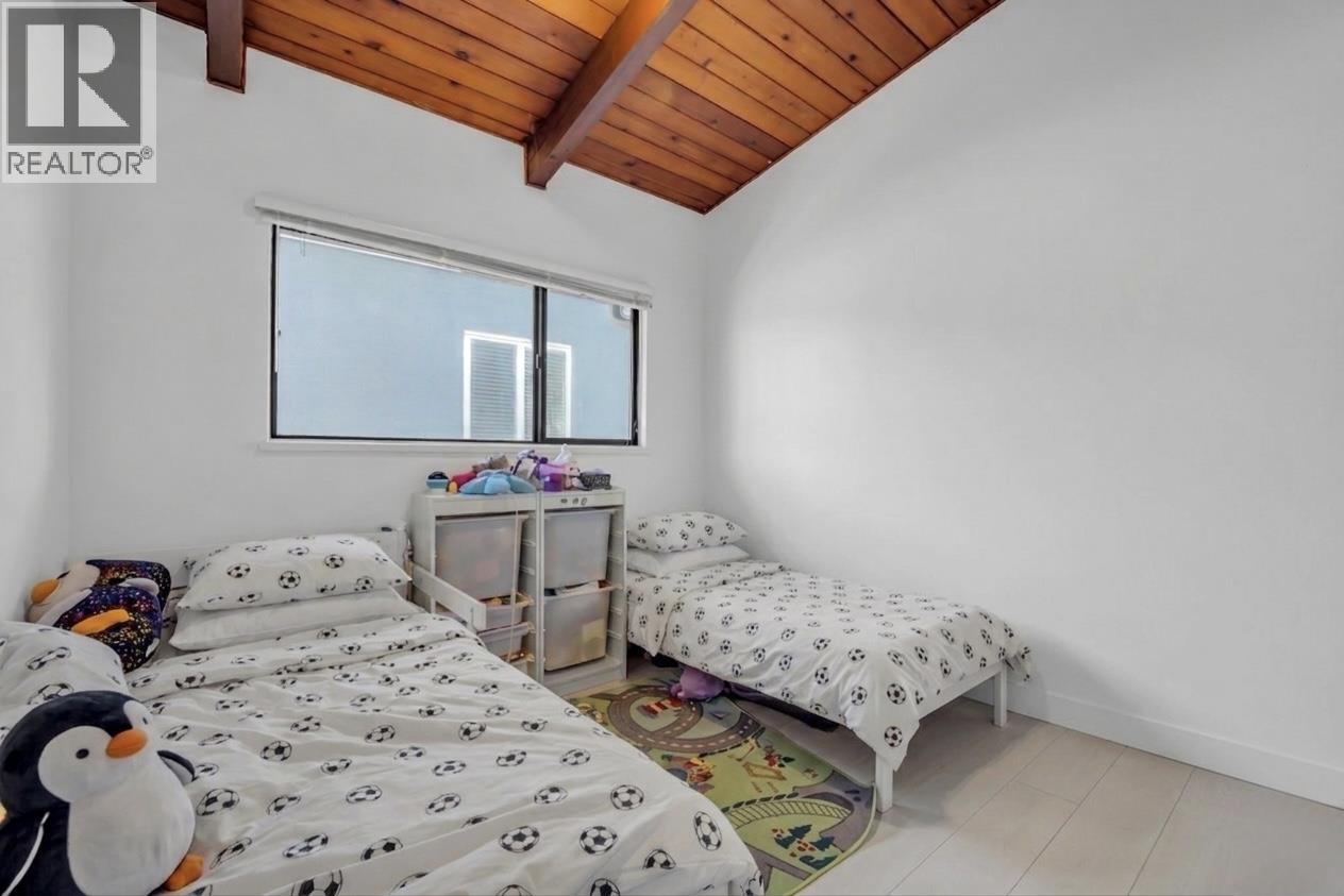 7750 15th Avenue, Burnaby, British Columbia  V3N 1W5 - Photo 13 - R3113397