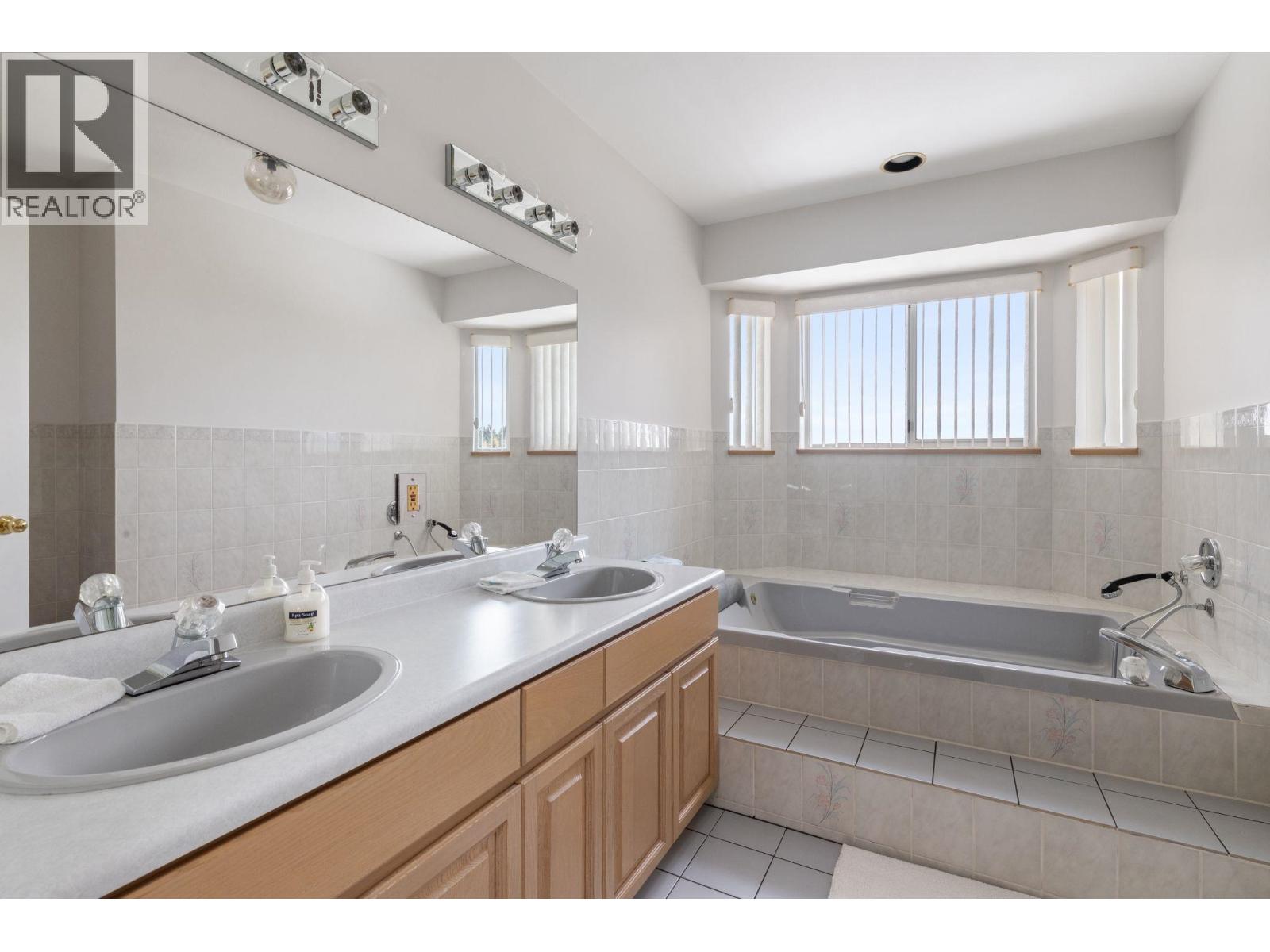 547 Tempe Crescent, North Vancouver, British Columbia  V7N 1E7 - Photo 17 - R3113414