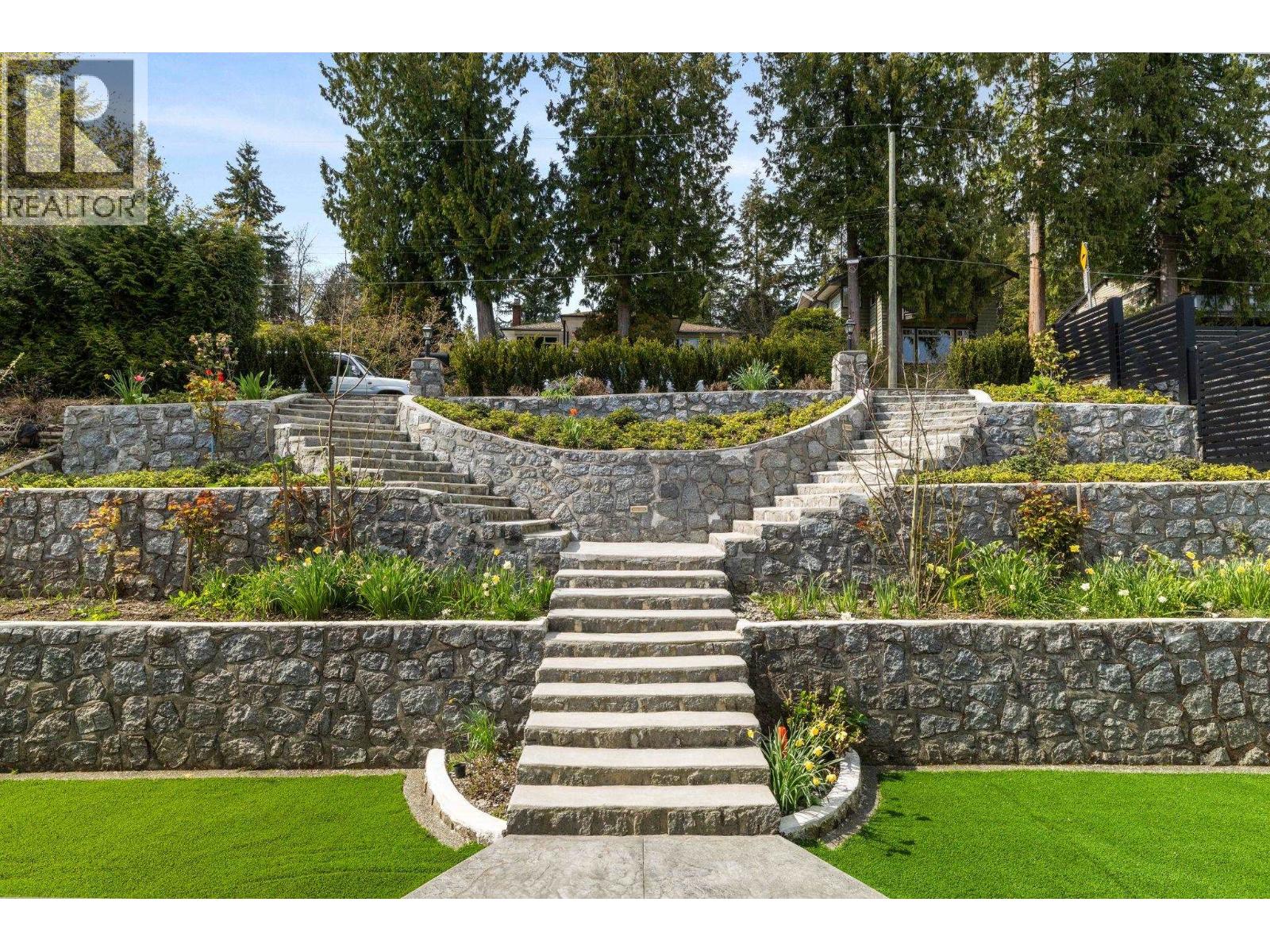 547 Tempe Crescent, North Vancouver, British Columbia  V7N 1E7 - Photo 25 - R3113414