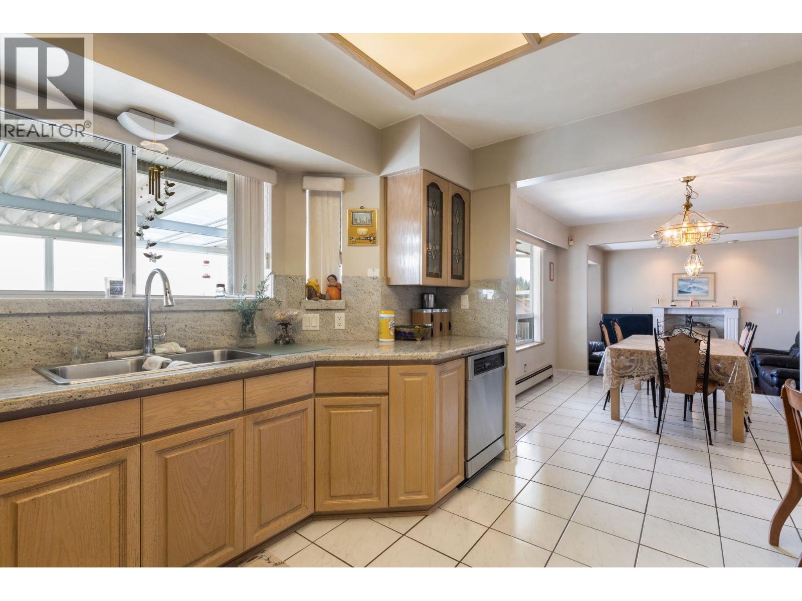 547 Tempe Crescent, North Vancouver, British Columbia  V7N 1E7 - Photo 6 - R3113414